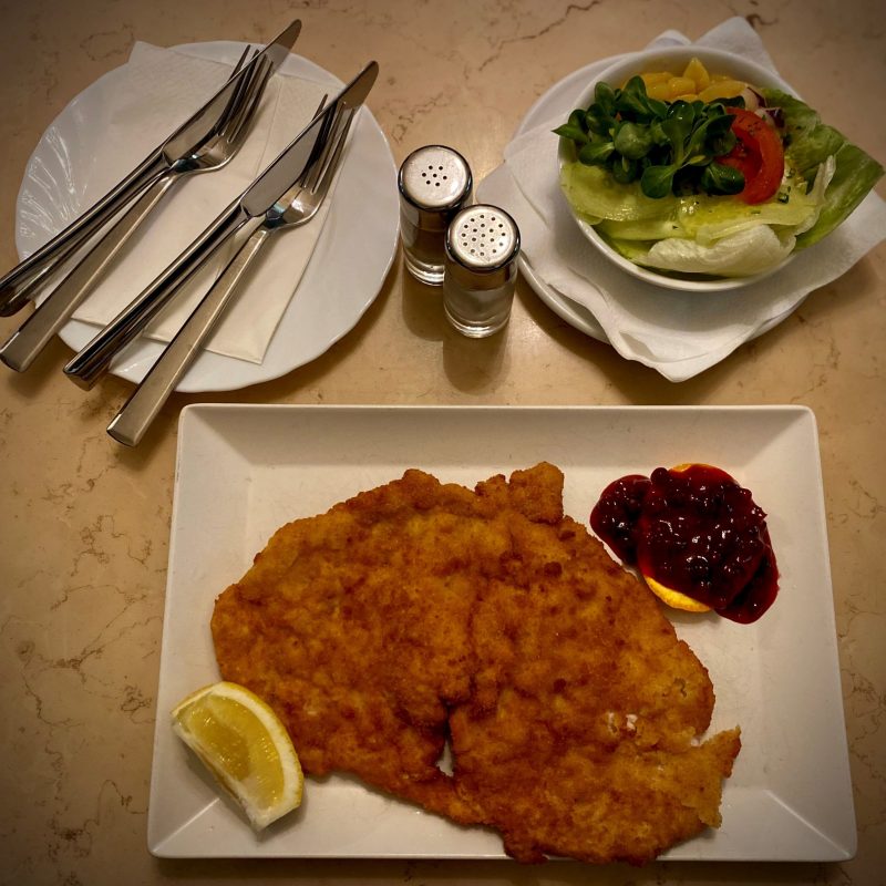 Schnitzerl mit Salat